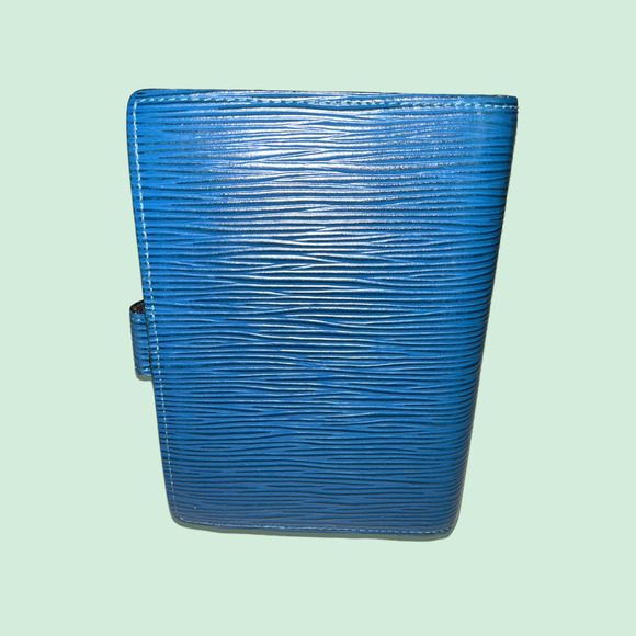 LOUIS VUITTON  Blue Epi leather Small  Ring Agenda Cover. - Picture 9 of 16